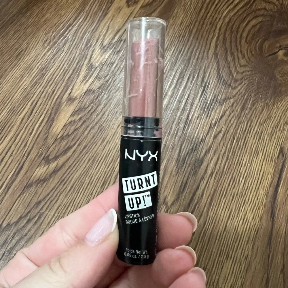 NYX Turnt Up Tuls Lipstick